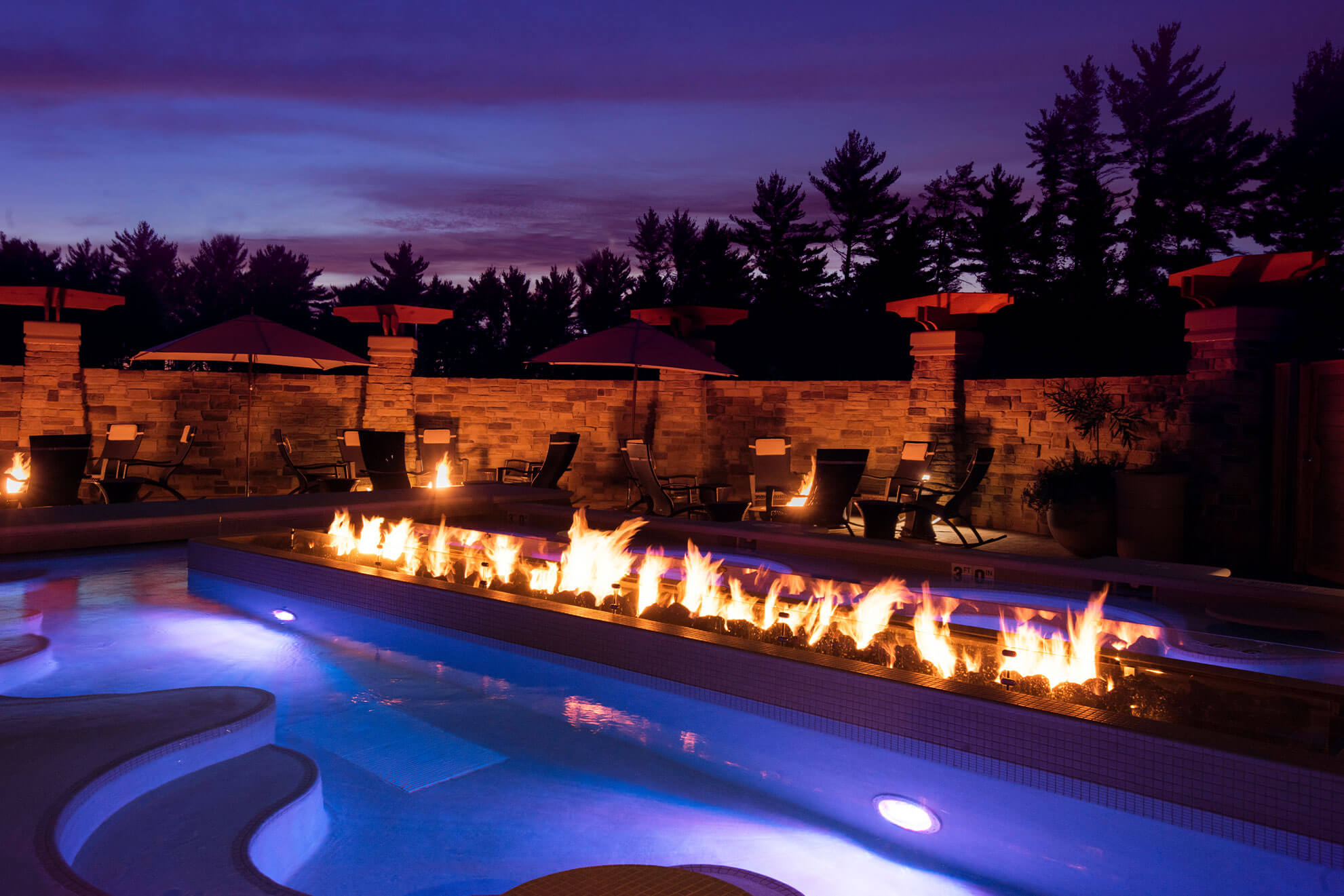Swim-up Bar Outdoor with firepit